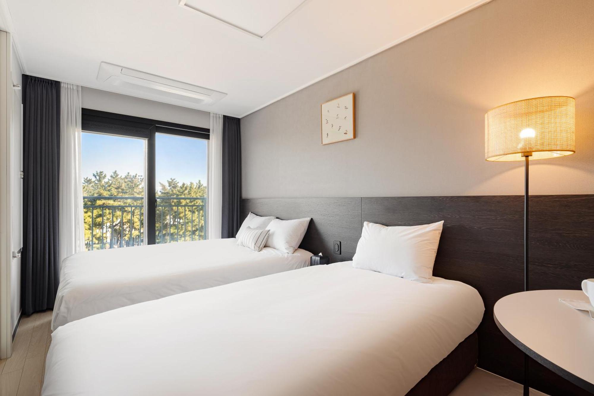 Urbanstay Sokcho Beach Ab Экстерьер фото