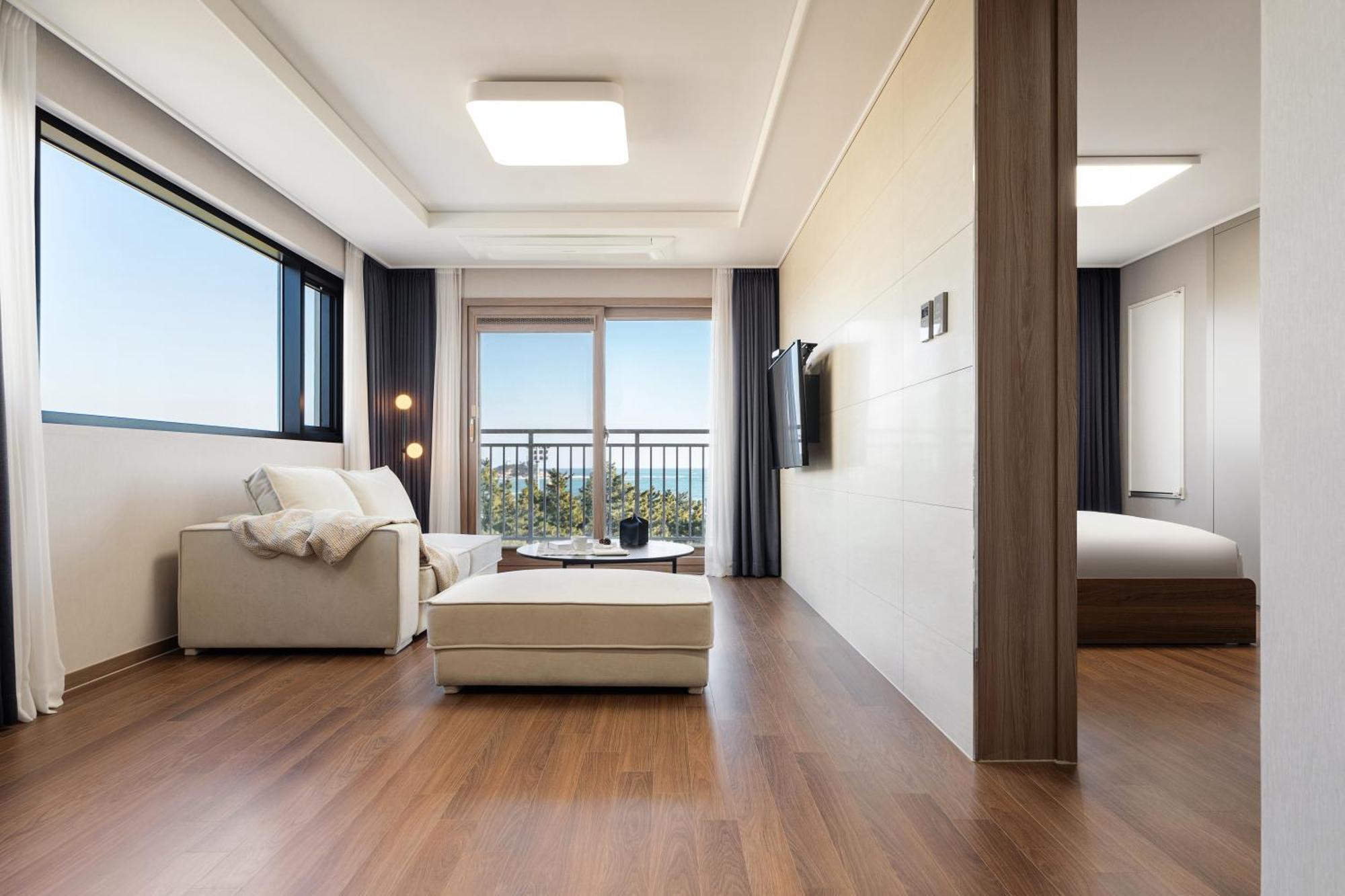 Urbanstay Sokcho Beach Ab Экстерьер фото